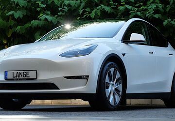 Tesla Model Y 52.069 km 38.980 &euro; Köln 50996