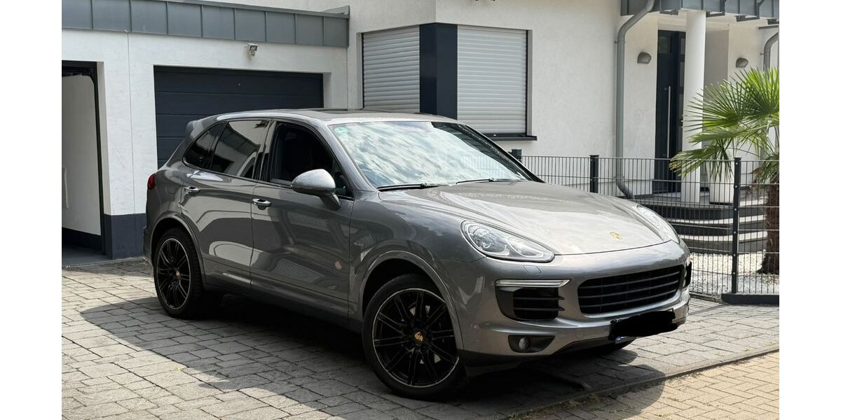 Porsche Cayenne 83.000 km 43.330 &euro; Köln 50858