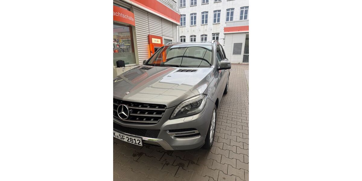 Mercedes-Benz ML 350 284.000 km 12.900 &euro; Köln 50858