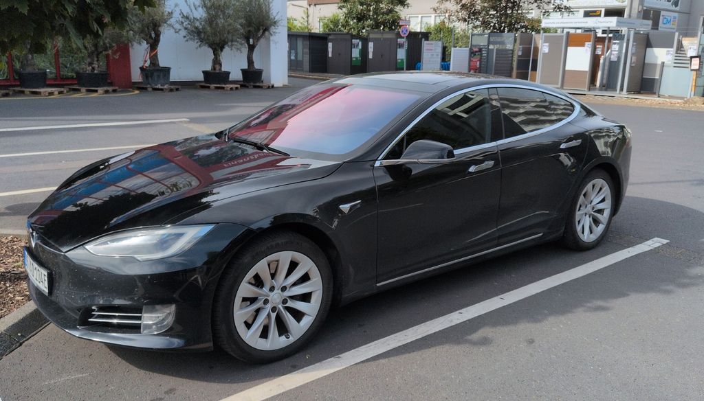 Tesla Model S 275.000 km 18.900 &euro; Köln 51109
