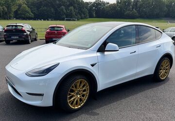 Tesla Model Y 60.400 km 35.999 &euro; Köln 50937