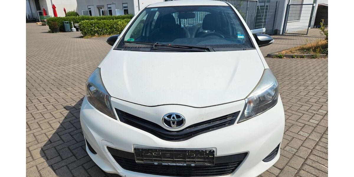 Toyota Yaris 220.000 km 2.999 &euro; köln 51063