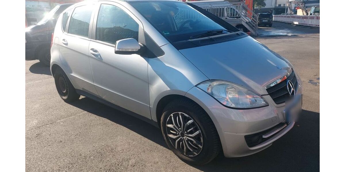 Mercedes-Benz A 180 210.000 km 2.499 &euro; Köln 50765